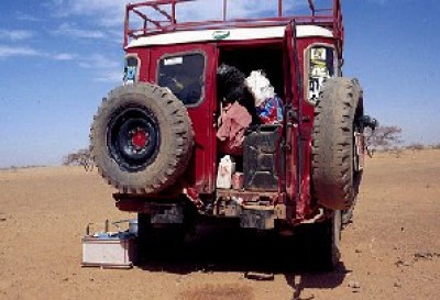 2 FJ 40 in Mali.JPG