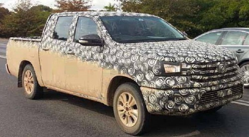 2016-Toyota-HiLux-front-spy-photo.jpg