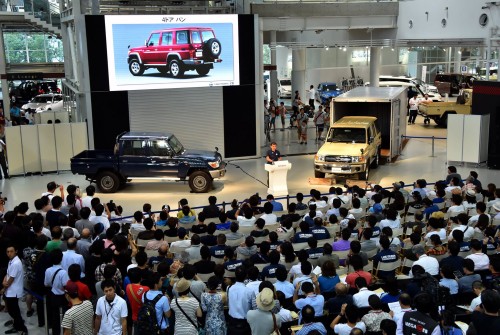 Land Cruiser Motor Show 01.jpg