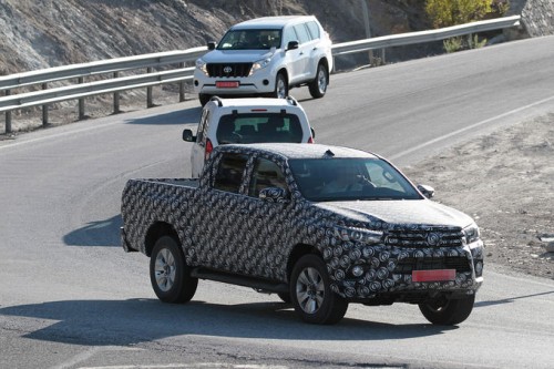 Neuer Hilux Erlkönig 1.jpg