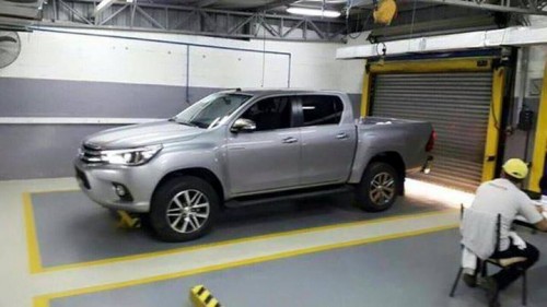 Hilux Revo 1.jpg