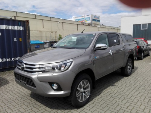 Hilux Front.jpg