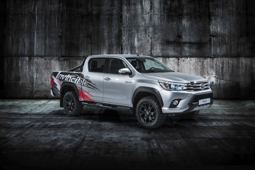 2017-09-12 Hilux Revo Invincible 05.jpg