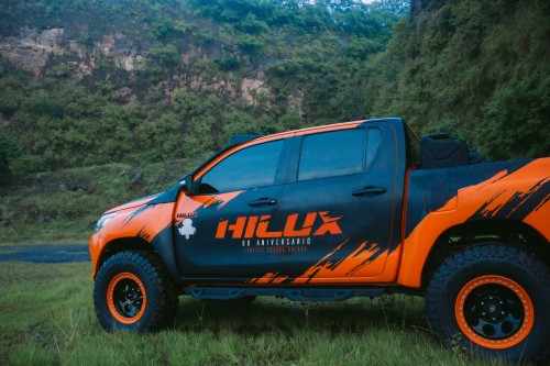 2017-11-21 Hilux 60 Aniversatio 02.jpg