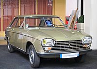 Peugeot_204_Coupé_ca_1965_at_Peugeot_Museum.JPG