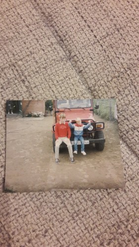 Damit fing Mitte der 80er Alles an...,Papa´s erster FJ40...,ich bin links auf dem Foto,der Kleine rechts neben mir,ist mein 7 Jahre jüngerer Bruder...