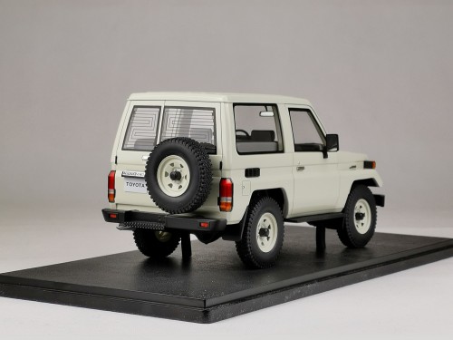 Land Cruiser 70 Cult 1_18 05.jpg