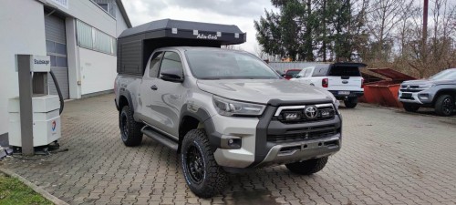 Hilux 24 mit Canopy Camper