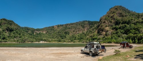 Laguna La Alegria. Hier kampiert man in der Caldera. Soll sicher sein aber es riecht schwefelig