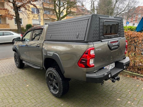 2 Hilux.jpeg