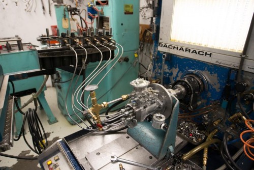 Beim Zusammenbau hab ich nicht soviele Bilder gemacht, wollte den Mechaniker nicht stören. Hier die fertige ESP auf der Prüfmaschine mit dem neuen Boost Compensator und NEUEM 1HD-T Gehäuse als Ersatz für mein 1HZ Gehäuse da er nur das bereit an Lager hatte!