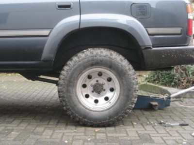 285/75R16 BFG MT auf 8x16