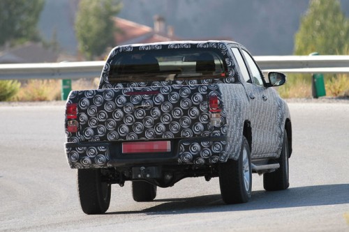 Neuer Hilux Erlkönig 2.jpg