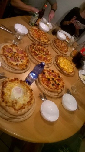 Pizza_W2015.jpg (72.2 KiB) 3582 mal betrachtet Pizzeria "da zietto" ;-)