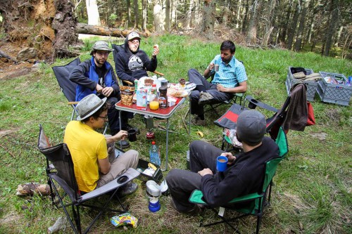 Frühstück im Wald.
