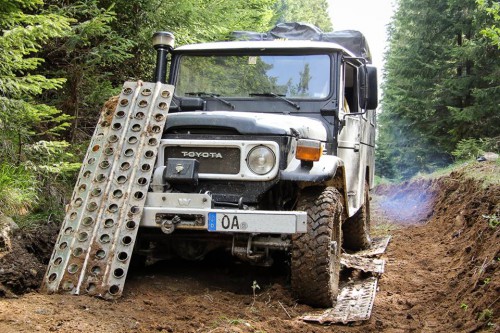 Wegebau + Sandbleche = Top Karpaten-Autobahn.