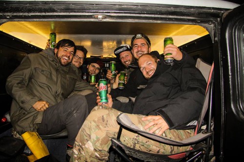 Schlechtwetter-Programm: Party im Buschtaxi.