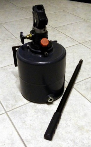 Resize of handpumpe-front.jpg