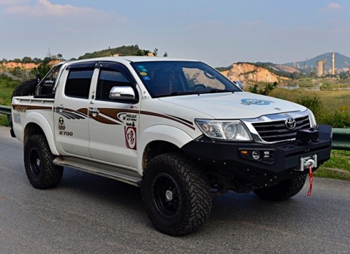 Front 4Mbumper3 HiluxMk7.jpeg (99.43 KiB) 3666 mal betrachtet 5mm Stahl, 6mm Windenhalterung, Polyurethanbeschichtung schwarz, inkl. LED Blinkern