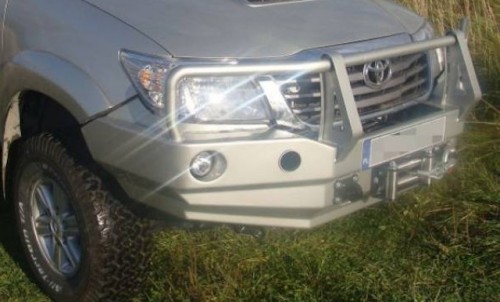 Front F4x4bumper1 HiluxMk7-1.jpg (71.78 KiB) 3666 mal betrachtet 3mm Stahl, 5mm Windenhalterung, High-lift Punkte, galvanisch verzinkt und Pulverbeschichtet RAL 9005 schwarz