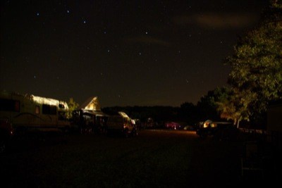 das Camp bei Nacht mit dem Größten Wagen (im Hintergrund am Himmel) ;-)