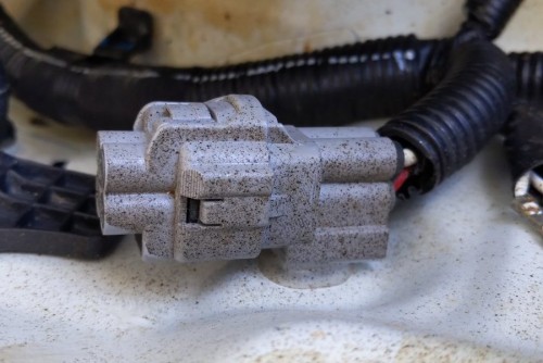 Stecker Motorraum mit Endkappe