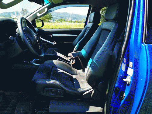 Hilux Sitze.gif